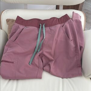 Figs small Pink Jogger Shorts with Green Drawstring